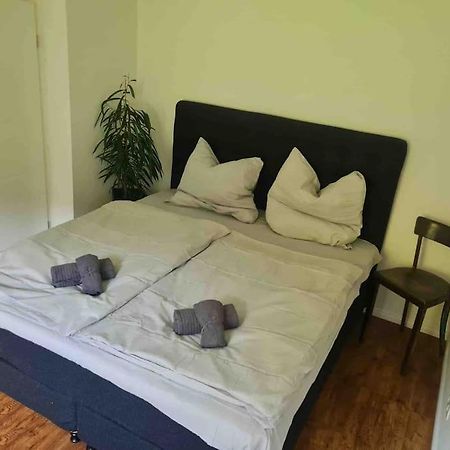 본 Ein Zuhause Mit Schonem Garten 아파트 외부 사진